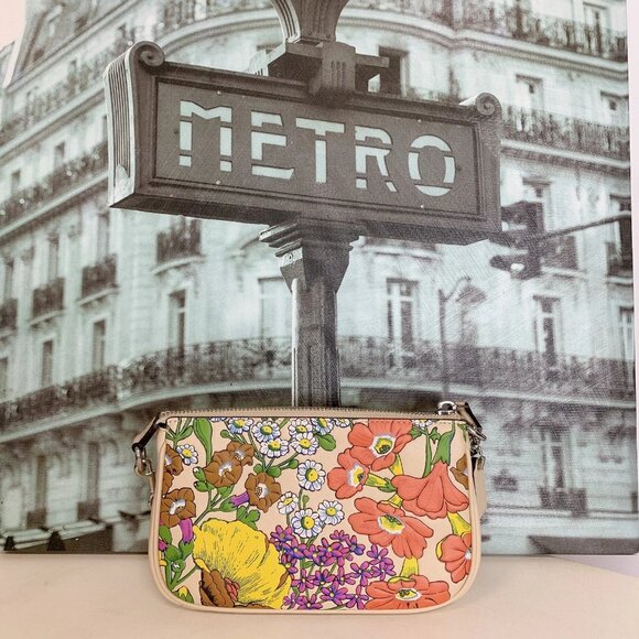 COACH CR365 NOLITA 19 WITH FLORAL PRINT IN IVORY MULTI - Picture 4 of 9